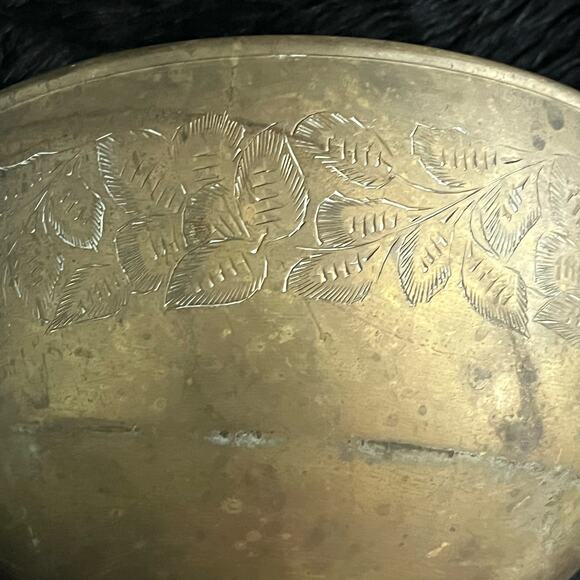 VTG 70s brass etched bowl with pedestal base - Picture 8 of 14